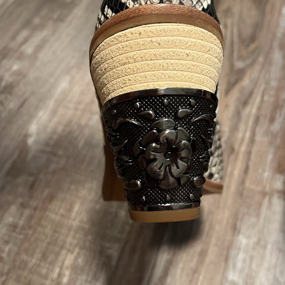 Gianni Bini Snake Skin Ankle Boots - Picture 6 of 7